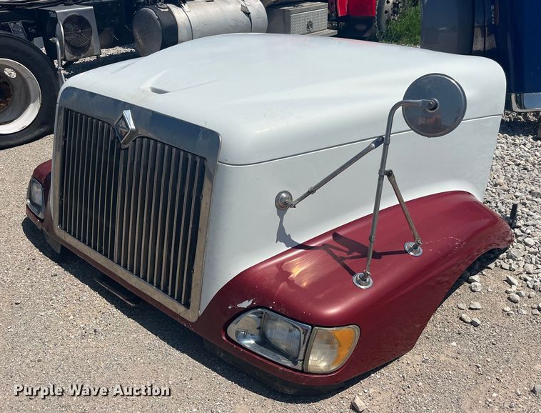 2007 International  9400i hood - EK8577
