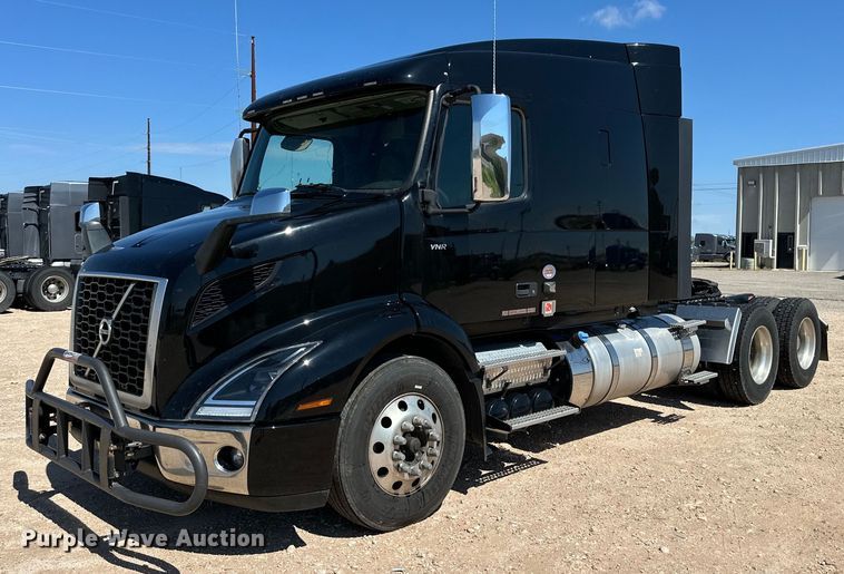 2022 Volvo VNR semi truck - IB9419