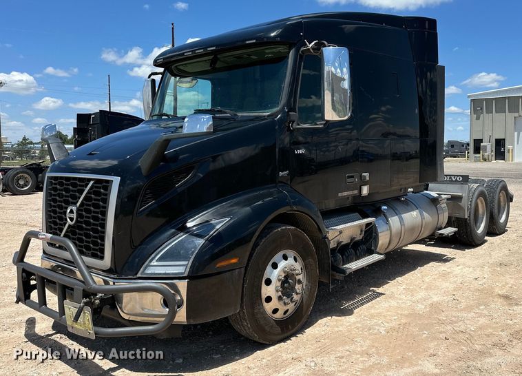 2022 Volvo VNR semi truck - IB9420