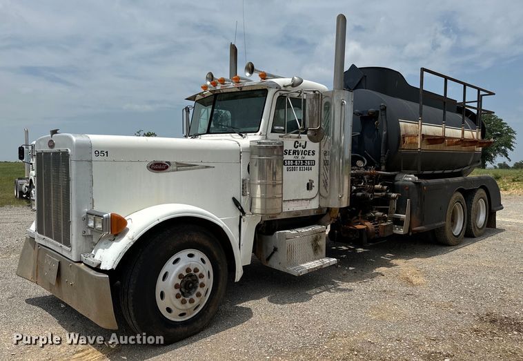 1996 Peterbilt  379 vacuum truck - IE9030