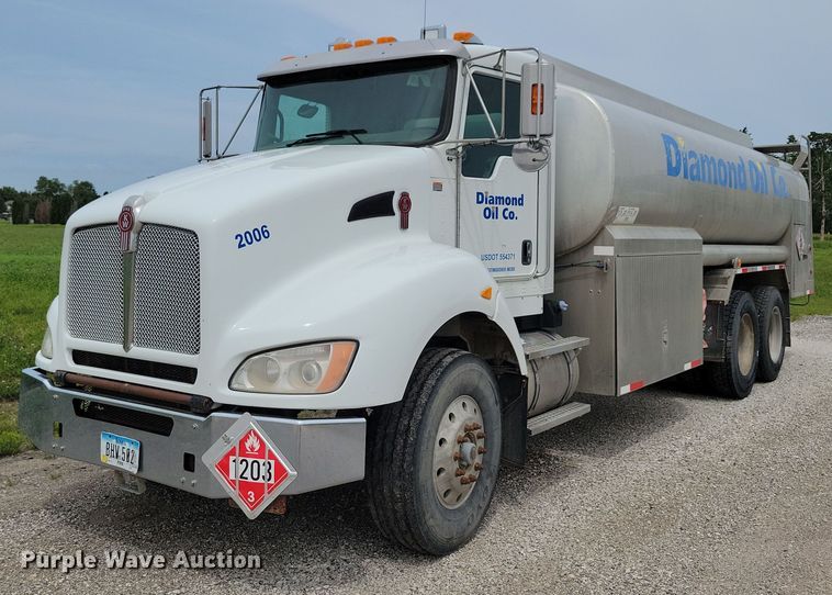 2012 Kenworth T440 fuel truck - KB9016