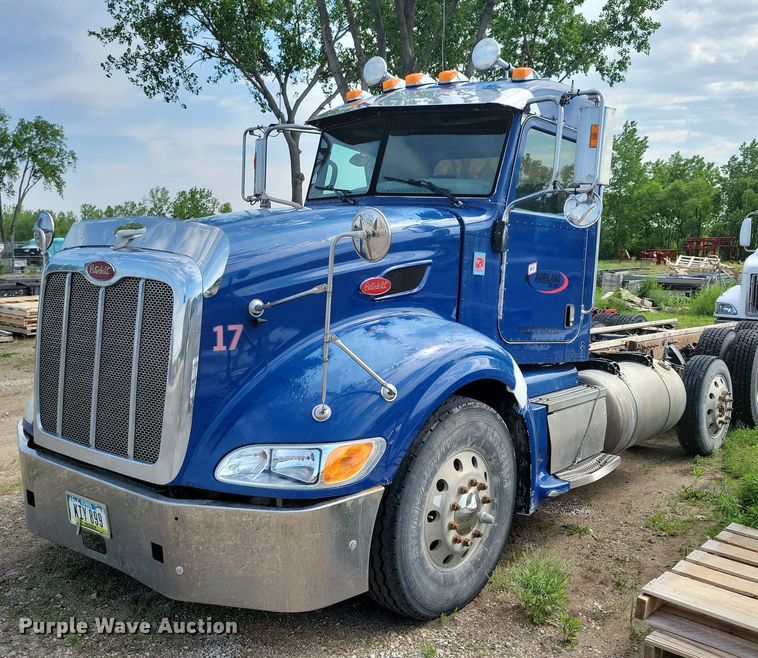 2008 Peterbilt 386 semi truck - KB9033