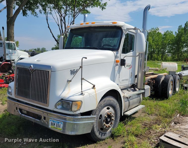 2003 International  Eagle 9400i truck cab and chassis - KB9034