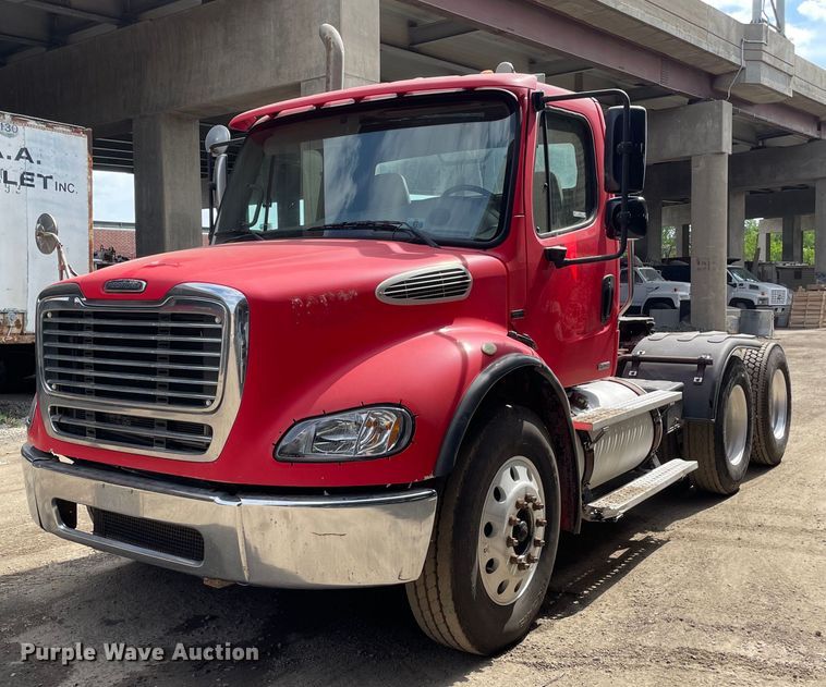 2005 Freightliner  M2 Business Class  semi truck - OG9975