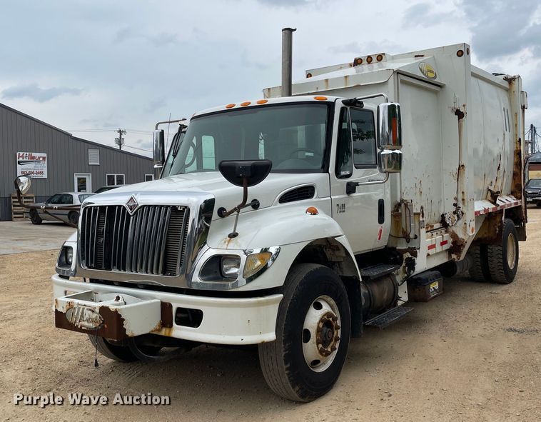 2006 International  7400 refuse truck - OH9025