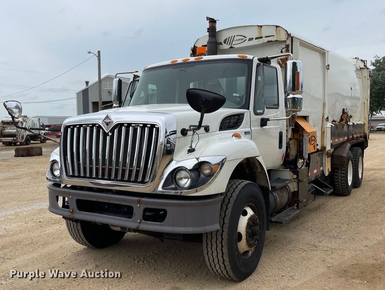 2009 International  7400 refuse truck - OH9026