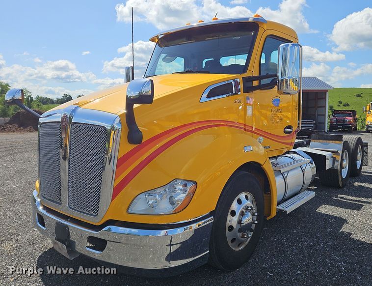 2020 Kenworth T680 semi truck - OK9897