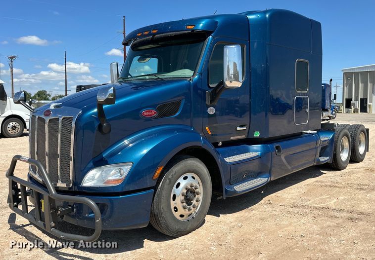 2020 Peterbilt 579 semi truck - ZA0415
