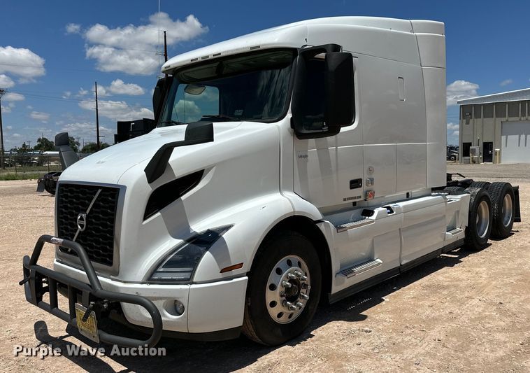 2020 Volvo VNR semi truck - ZA0416