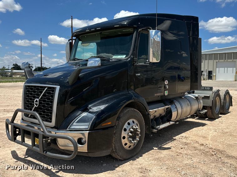 2022 Volvo VNR semi truck - ZA0419