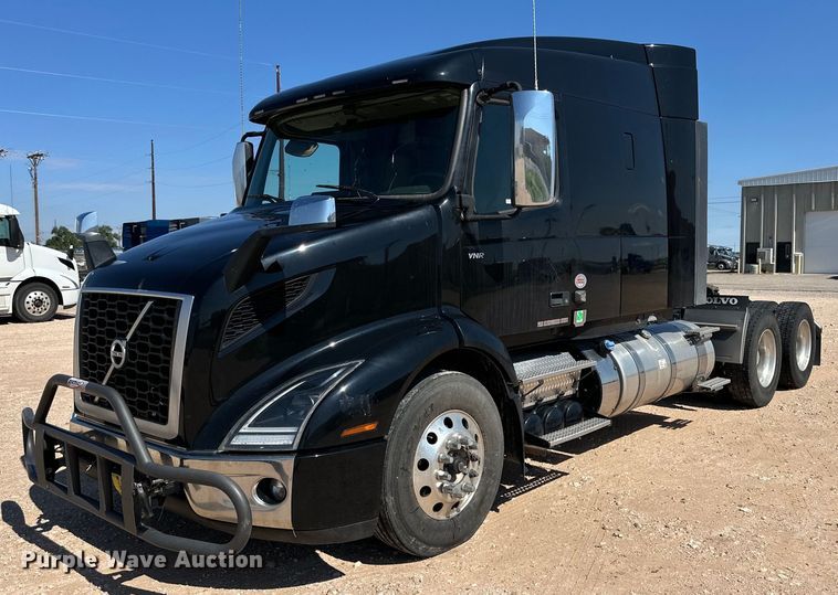 2022 Volvo VNR semi truck - ZA0420
