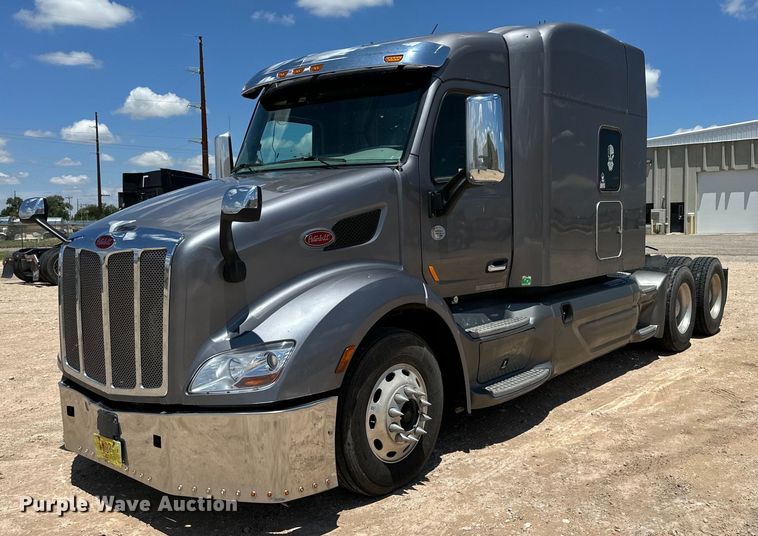 2020 Peterbilt 579 semi truck - ZA0421