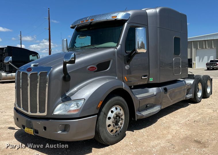 2020 Peterbilt 579 semi truck - ZA0422