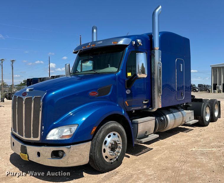 2020 Peterbilt 579 semi truck - ZA0423