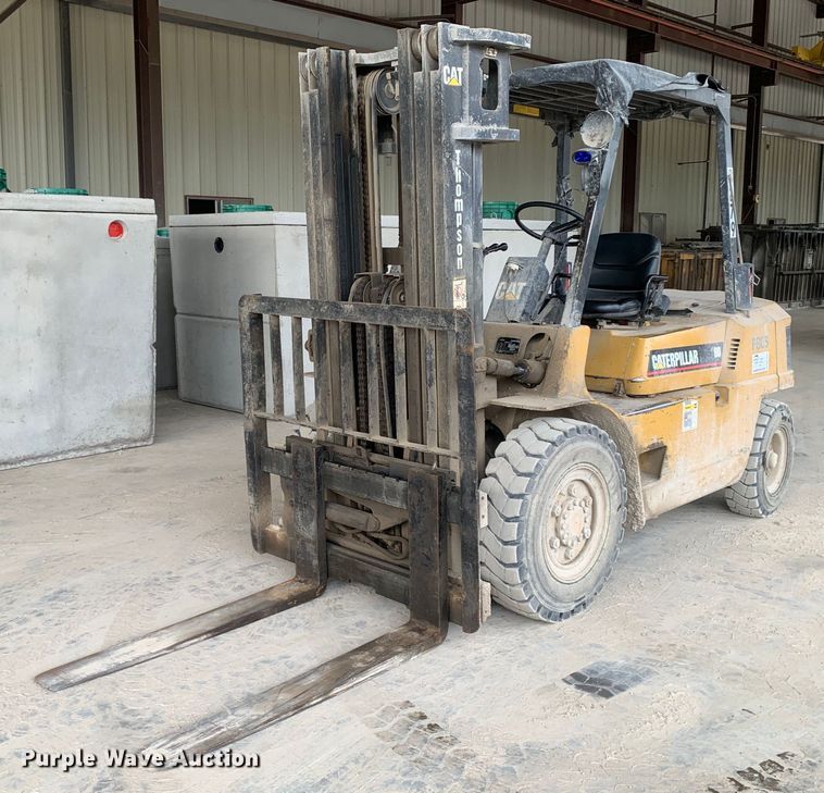 1994 Caterpillar DP40 forklift - DM7895