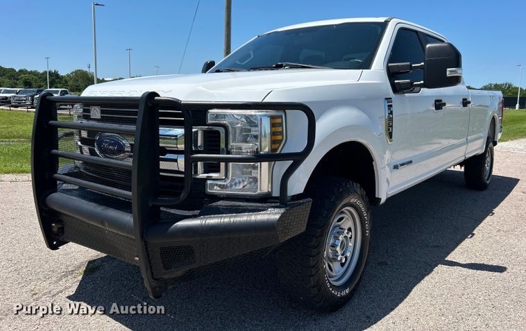 2018 Ford F250 Super Duty Crew Cab pickup truck - DO6526