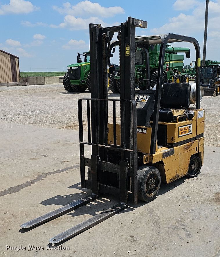 Caterpillar T30D forklift - DP6525