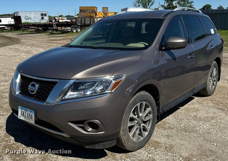2013 Nissan  Pathfinder  SUV - DV5756