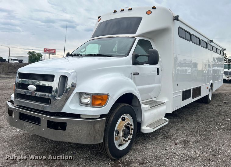 2009 Ford F650 Super Duty  shuttle bus - EG0689