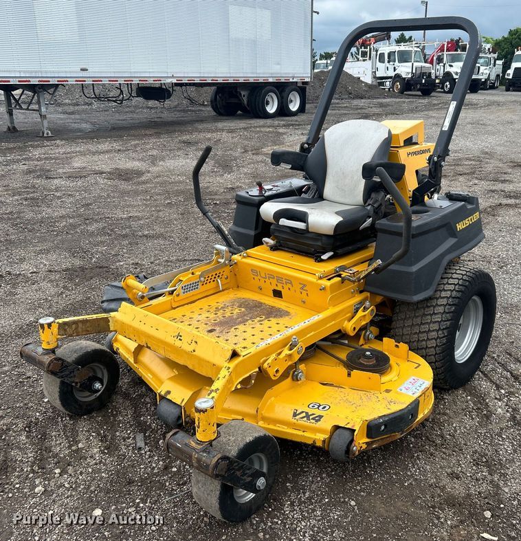 2018 Hustler  Super Z ZTR lawn mower - EG0691