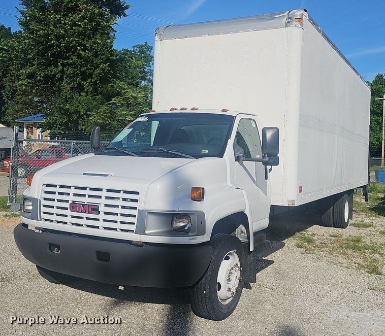 2007 GMC C5500 box truck - EJ5636