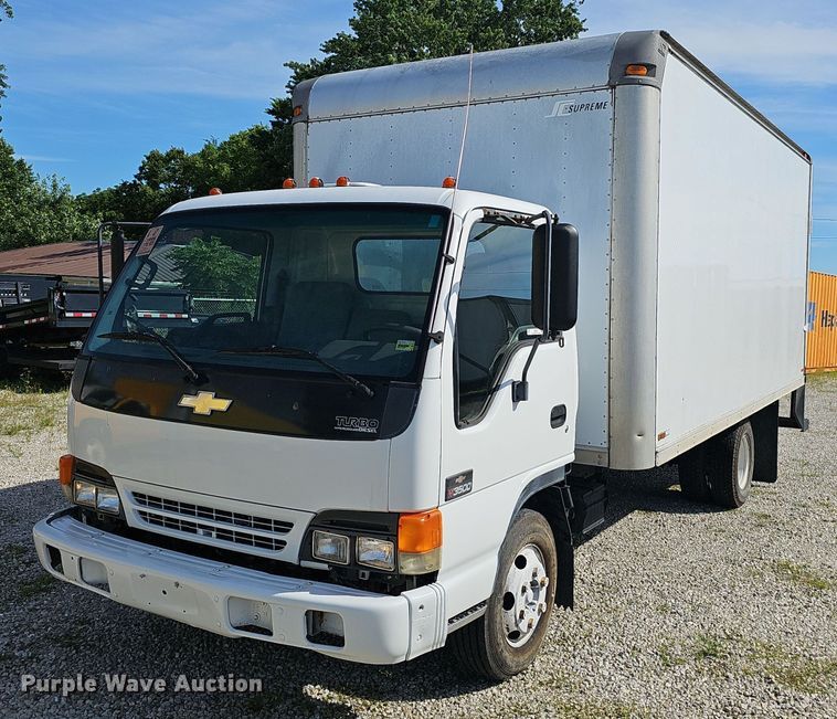 2000 Chevrolet W3500 box truck - EJ5639