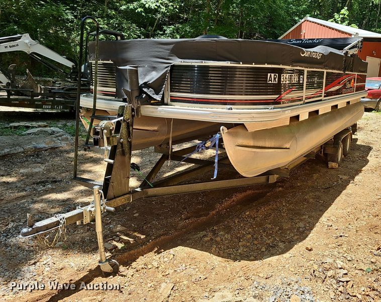 2012 Sun Tracker pontoon boat - EJ5662