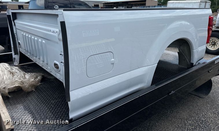 Ford F250 pickup truck bed - EJ6915