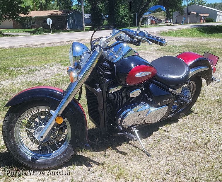2001 Suzuki  Intruder Volusia motorcycle - EJ8002