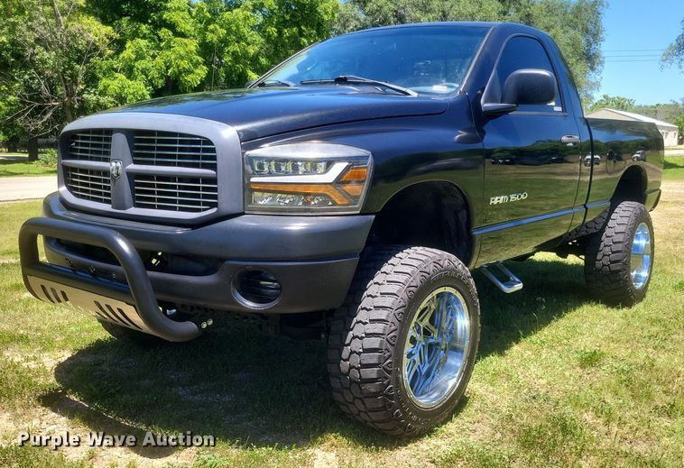 2006 Dodge  Ram 1500 pickup truck - EJ8003