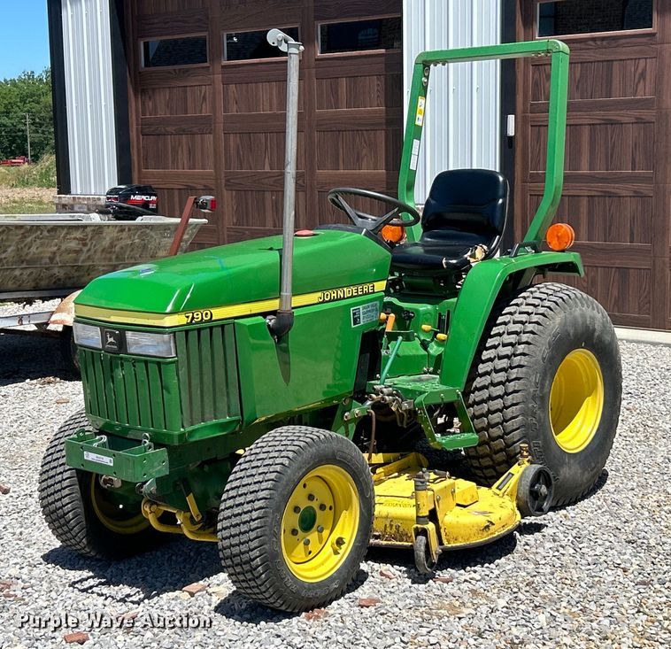 2001 John Deere 790 tractor - EK4770