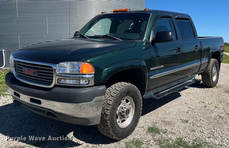 2002 GMC Sierra 2500HD Crew Cab pickup truck - EK8630