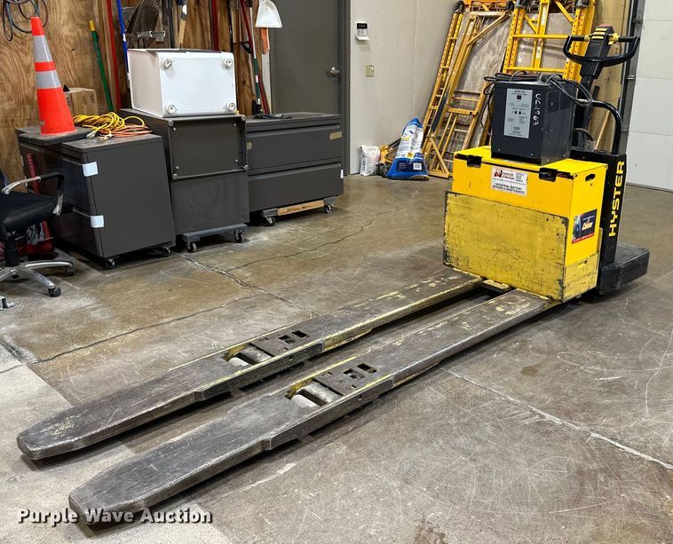 Hyster B80XT pallet jack - LR9372