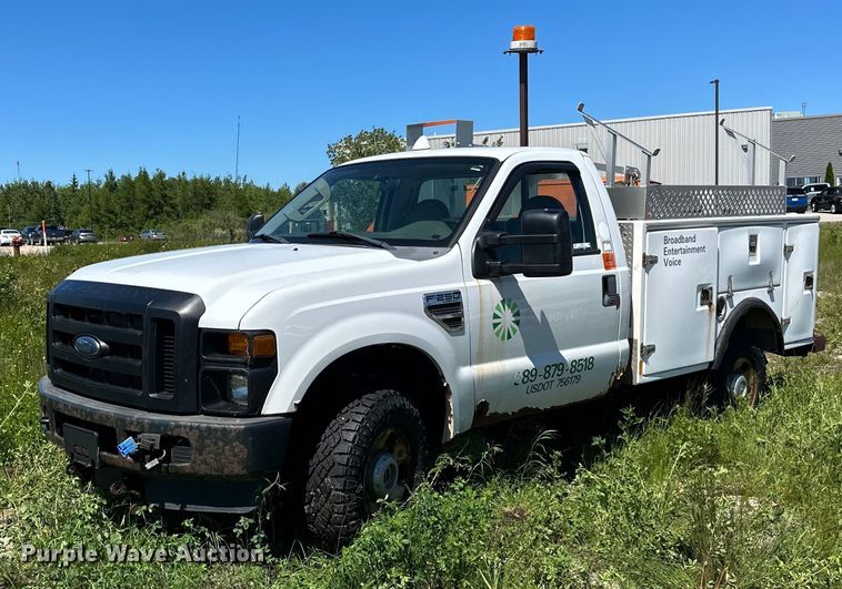 2008 Ford  F250 Super Duty XL utility bed pickup truck - LR9373