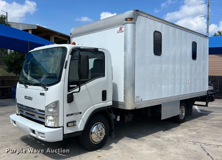 2009 Isuzu NPR box truck - LU9943