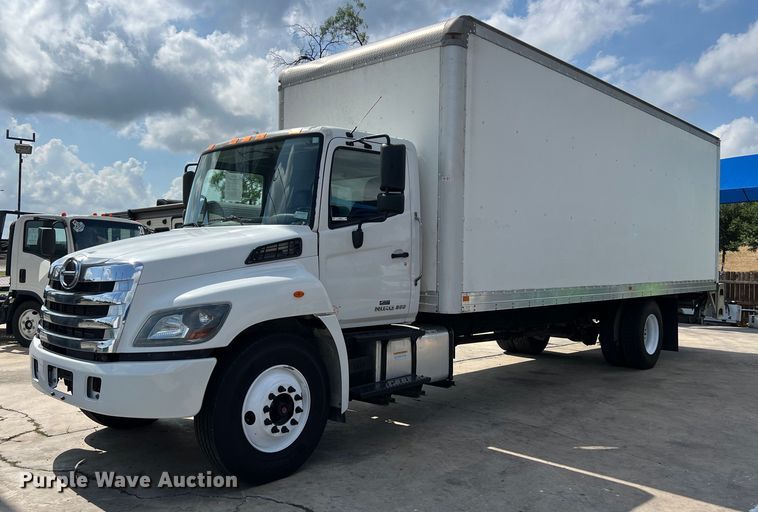 2019 Hino 268A box truck - LU9944