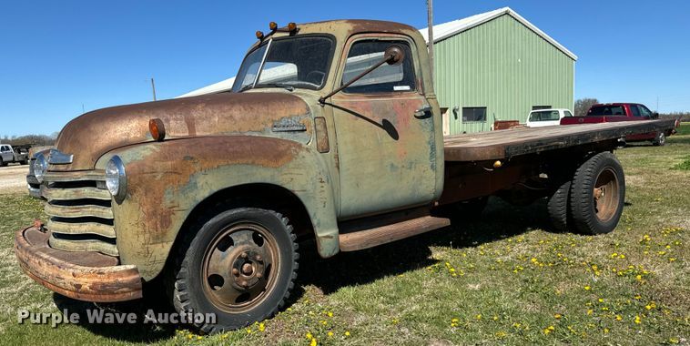 1948 Chevrolet  Loadmaster flatbed truck - NH9075