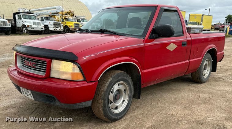 2001 GMC Sonama  pickup truck - NL9883