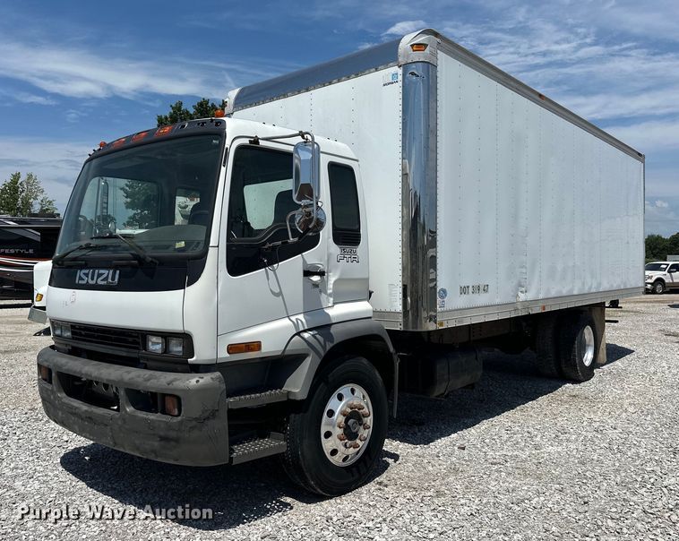 2005 Isuzu FTR box truck - NR9979