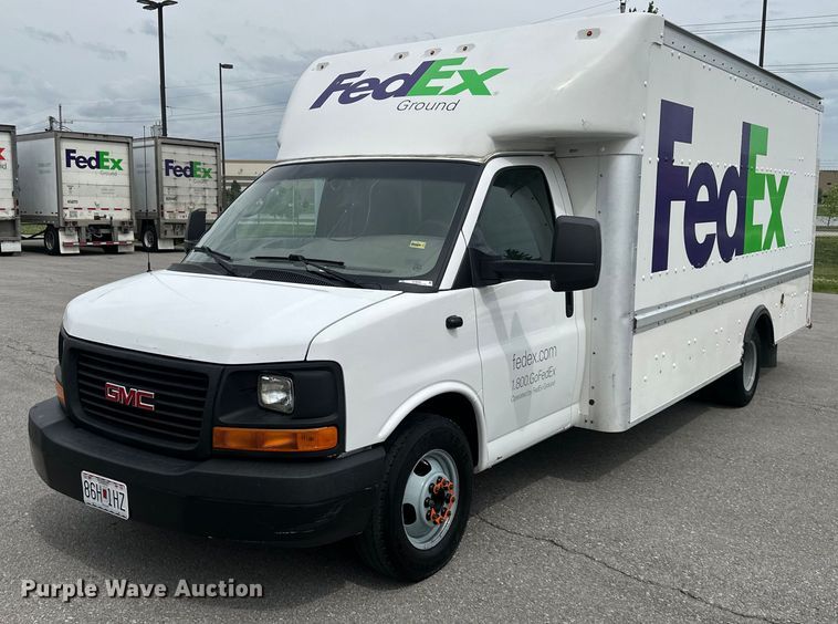 2015 GMC Savana G3500 delivery truck - NT9365