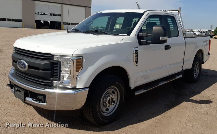 2018 Ford F250 Super Duty XL SuperCab pickup truck - NU9820