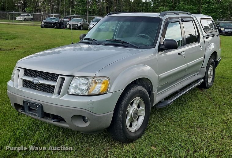 2002 Ford Explorer Sport Trac pickup truck - OK9886