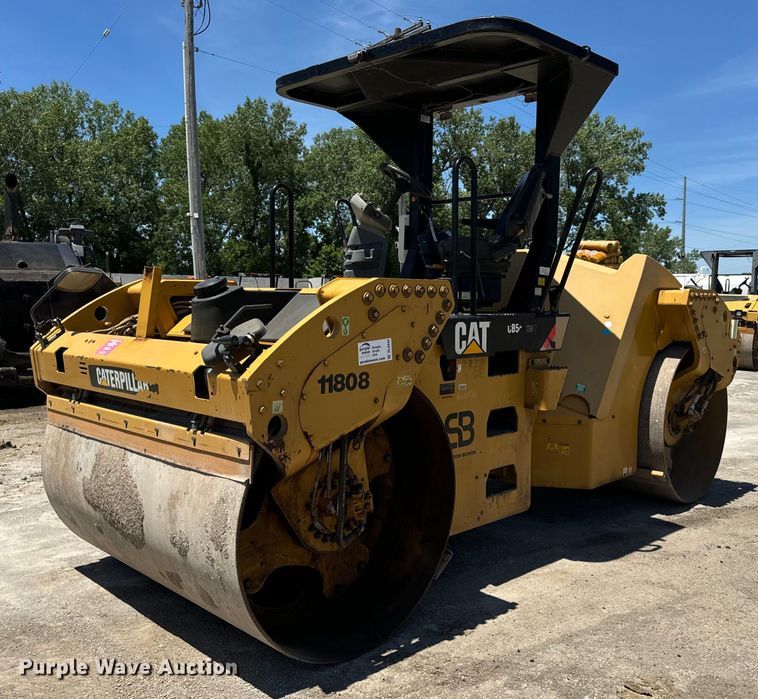 2015 Caterpillar  CB54 XW double drum vibratory roller - DL4444