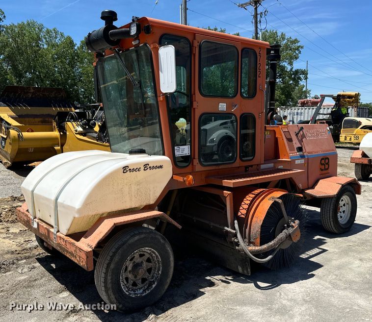 2002 Broce CR350 broom - DL4454