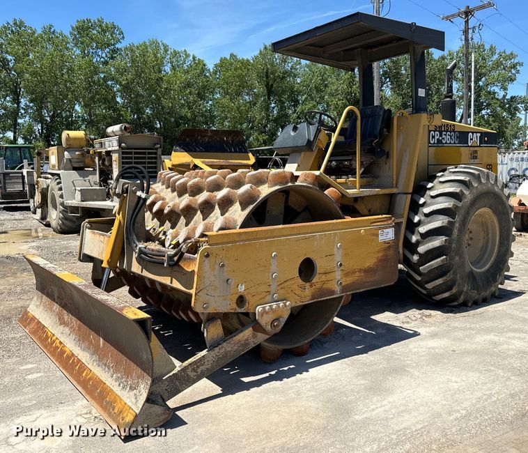 2000 Caterpillar CP-563C single drum vibratory roller - DL4455