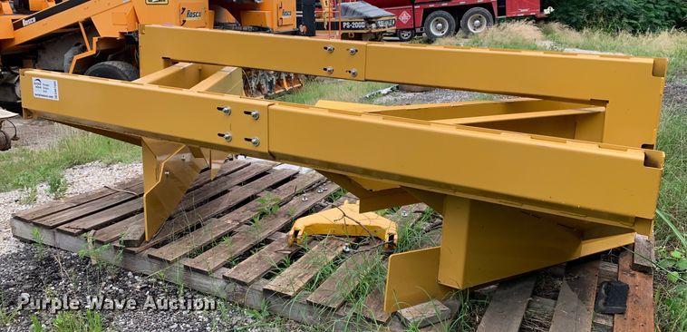 Weiler E2850C-2010 asphalt windrower attachment - DM7905