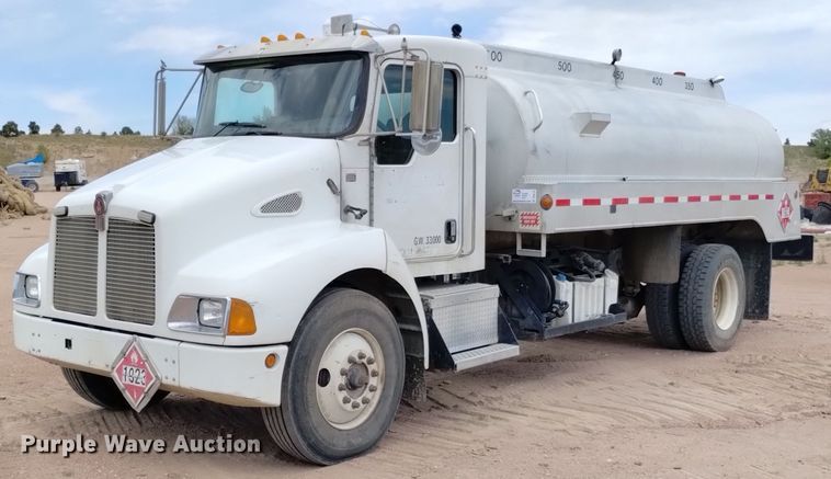 2006 Kenworth T300 fuel truck - DQ6116