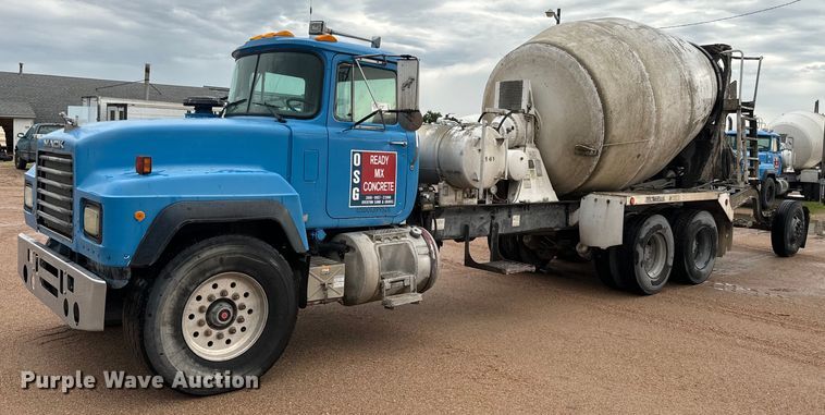 1997 Mack RD690S ready mix truck - DQ6777
