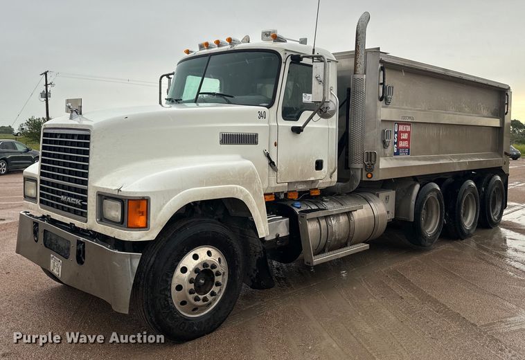 2011 Mack CHU dump truck - DQ6778