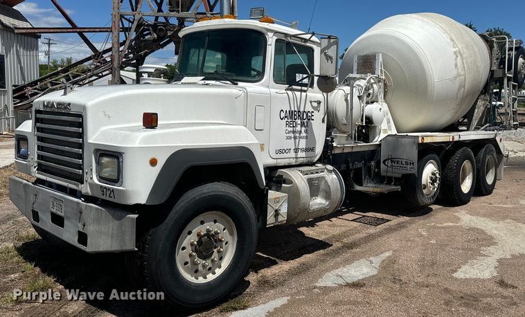 1997 Mack RD690S ready mix truck - DQ6782